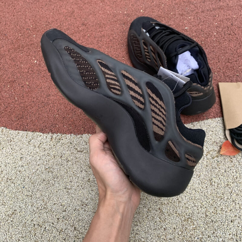 Yeezy 700 V3 ‘Clay Brown’